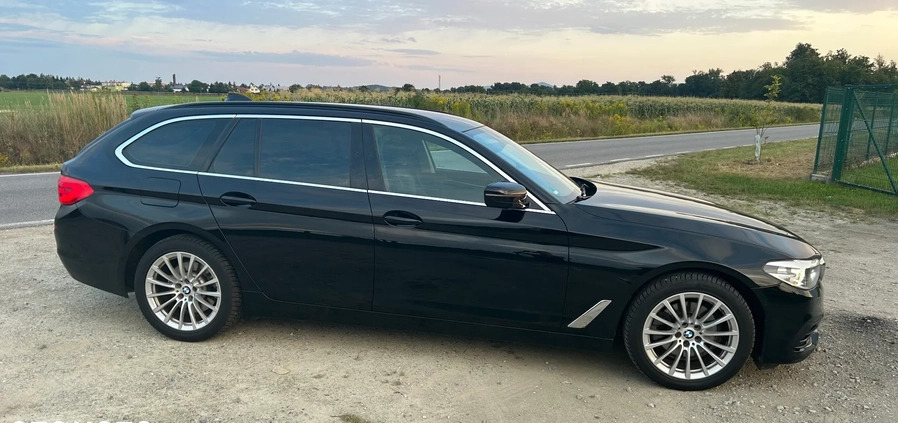 BMW Seria 5 cena 105900 przebieg: 180000, rok produkcji 2018 z Nysa małe 67